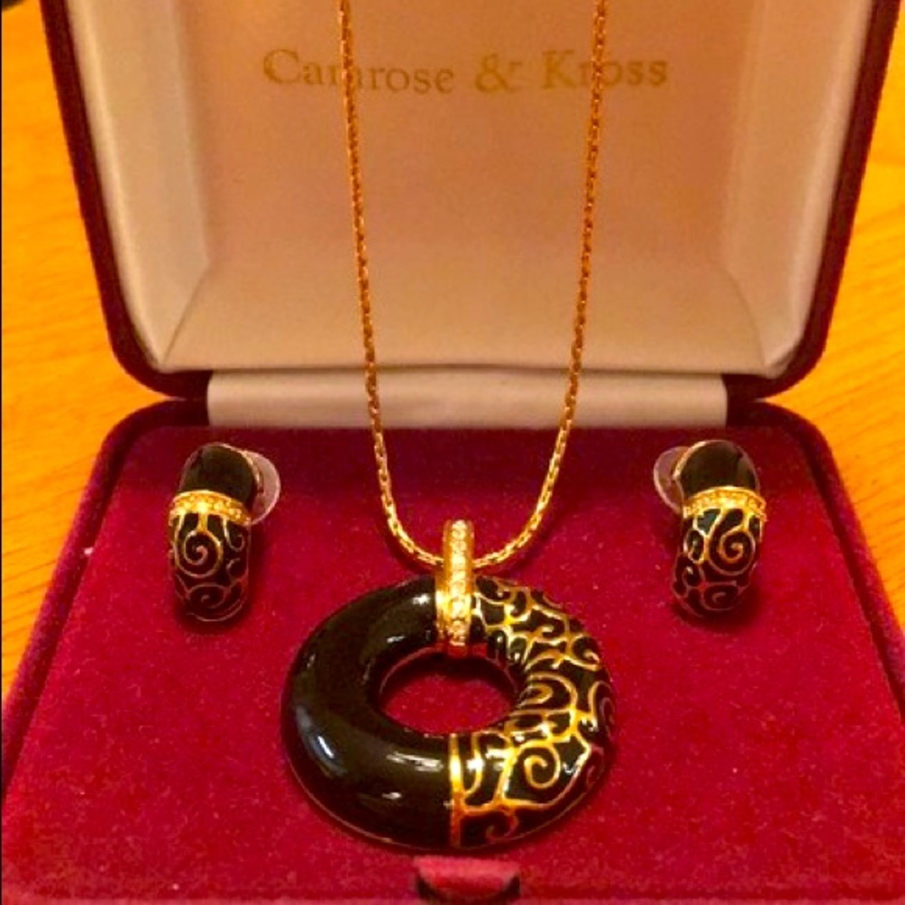 Onyx, gold necklace and earrings w/crystals